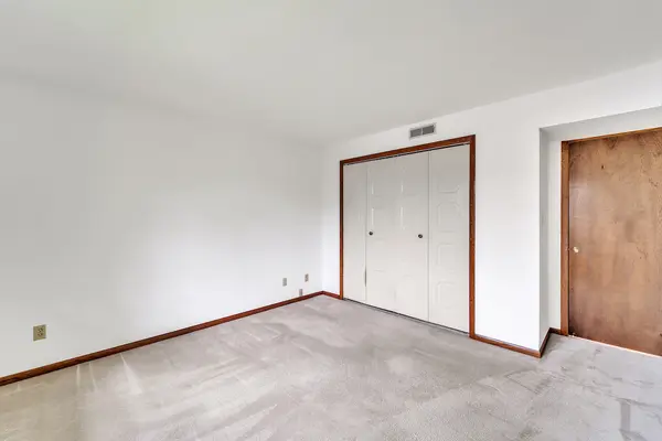 N84W15979 Menomonee Ave #204, Menomonee Falls, WI 53051-3061