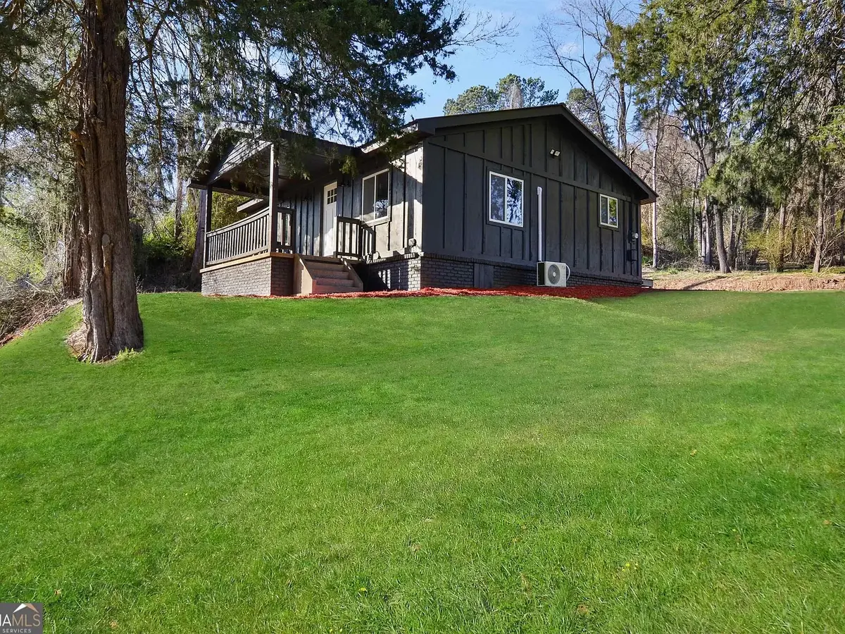 17 N Ryder St, Mccaysville, GA 30555-2902