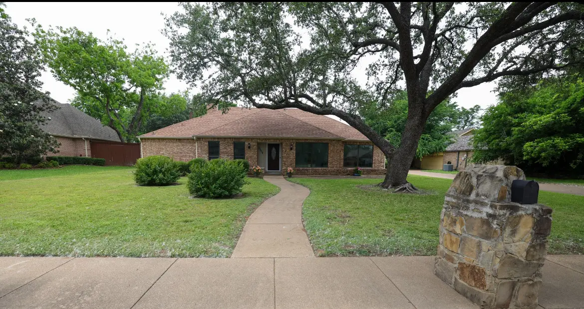 2509 Oakwood Dr, Grand Prairie, TX 75050-1725