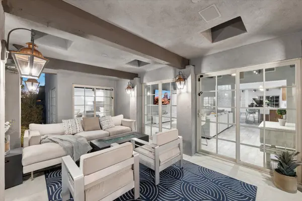4035 E Stanford Dr, Phoenix, AZ 85018-1620