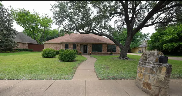 2509 Oakwood Dr, Grand Prairie, TX 75050-1725