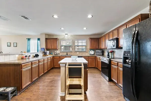 1307 Falcon Trl, Cedar Hill, TX 75104-5470