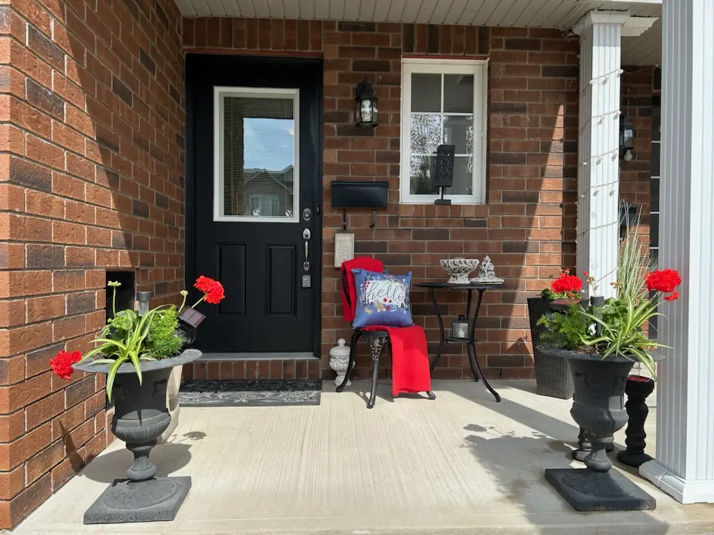 224 Macoun Cir, Ottawa, ON K1T 0H9
