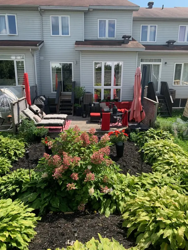 224 Macoun Cir, Ottawa, ON K1T 0H9