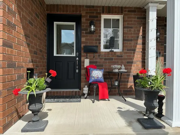 224 Macoun Cir, Ottawa, ON K1T 0H9