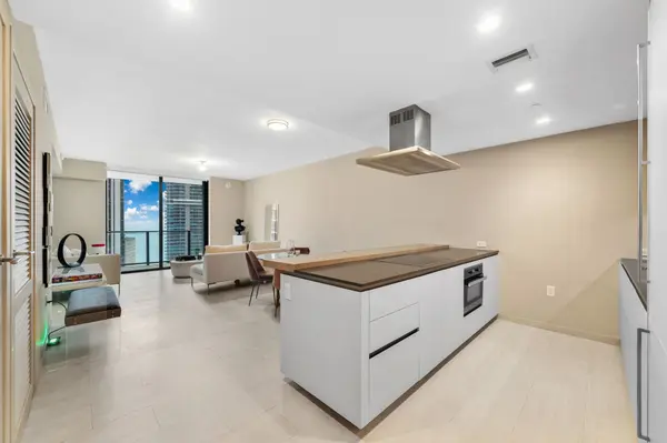 1000 Brickell Plz #4103, Miami, FL 33131-3833
