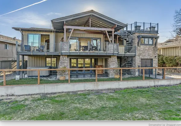 67 Fairway Cir, Medford, OR 97504-7744