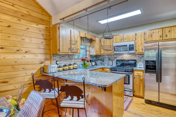 271 Rolling Hills Dr, Morganton, GA 30560-5600