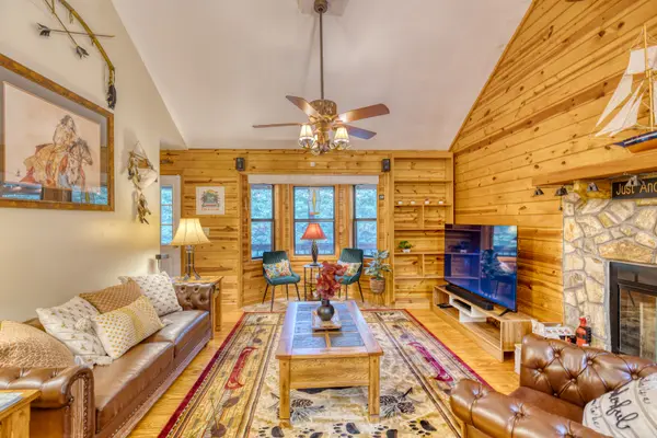 271 Rolling Hills Dr, Morganton, GA 30560-5600