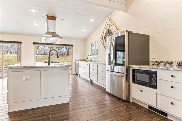 5102 Largo Dr, Granbury, TX 76049
