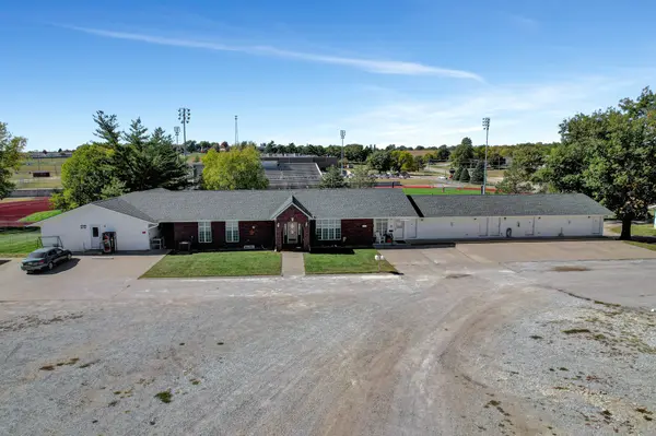 1223 Q St, Auburn, NE 68305-1745
