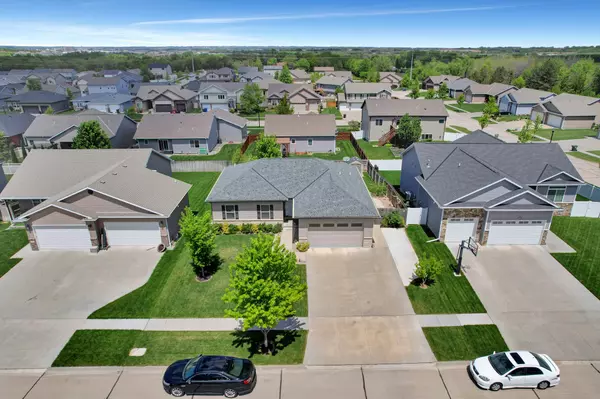 9420 Eagleton Ln, Lincoln, NE 68505-1031