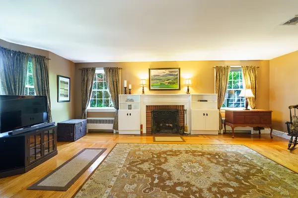 133 Rankin Ave, Providence, RI 02908-4215