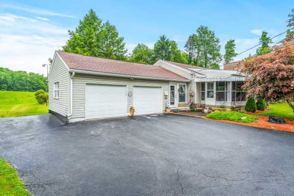 1439 Old Princeton Rd, New Castle, PA 16101-6251