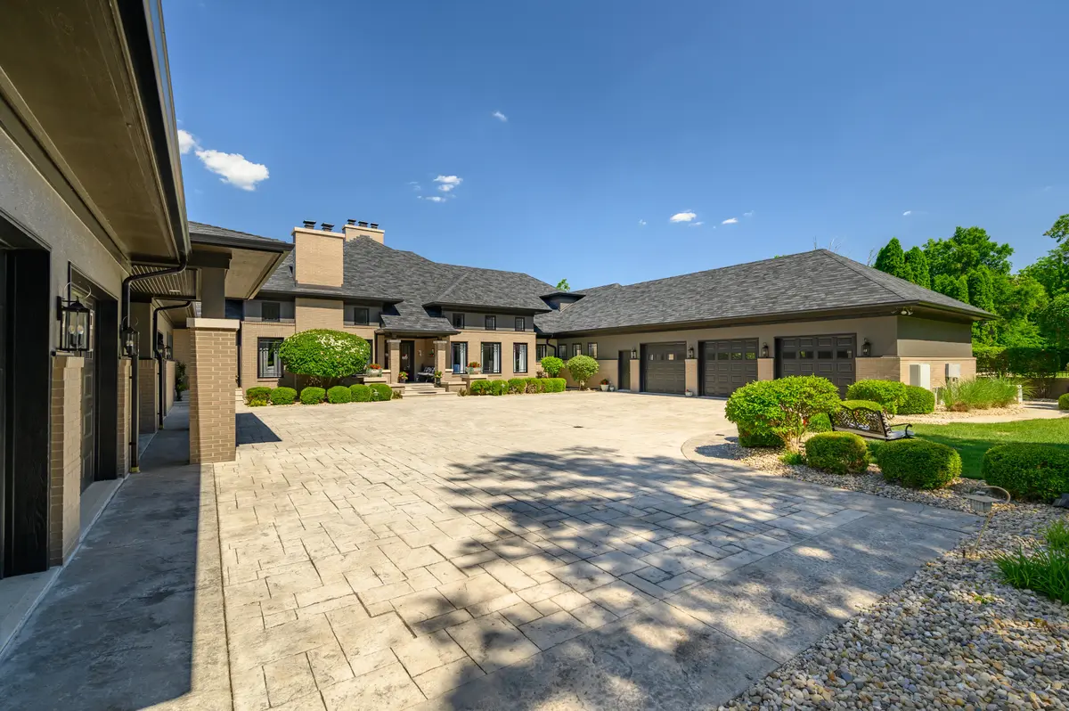 4023 Cedar Hills North Dr, Greenwood, IN 46143-9482