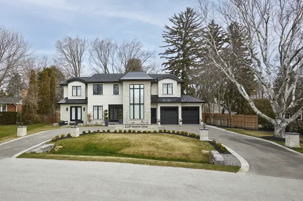 1529 Venetia Dr, Oakville, ON L6L 1K8