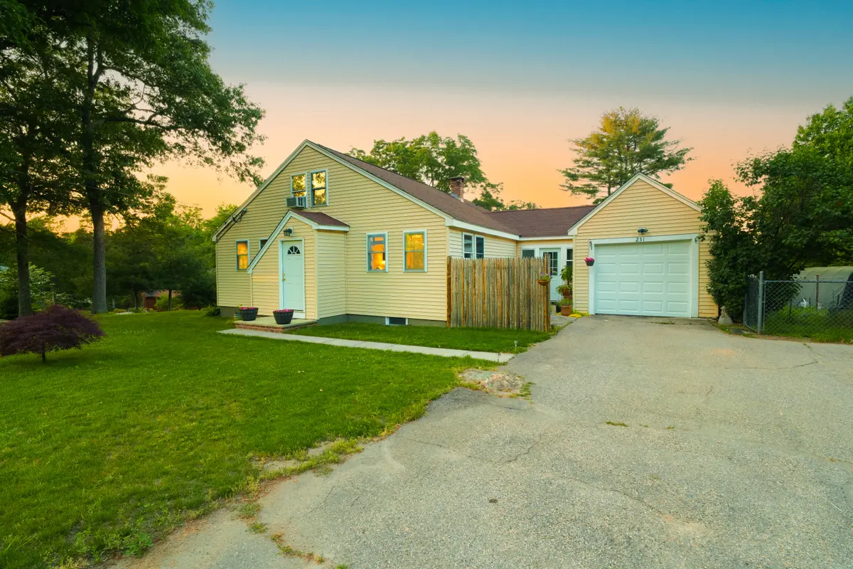 231 Old County Rd, Smithfield, RI 02917-3303