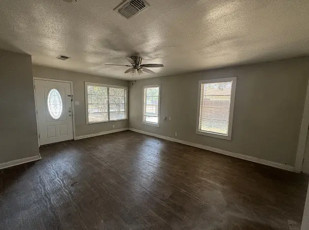 326 Bickley Blvd, San Antonio, TX 78221-4008