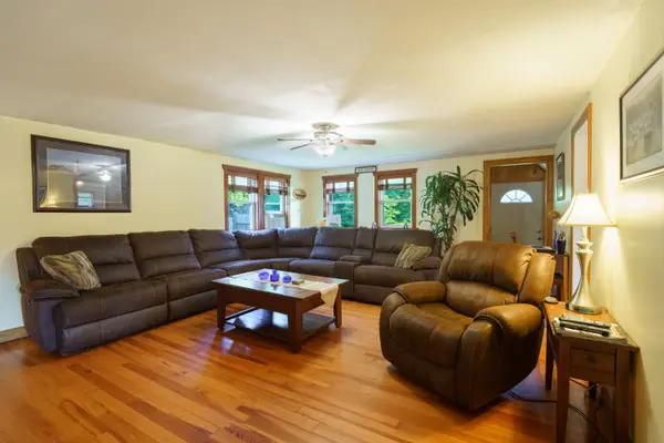 231 Old County Rd, Smithfield, RI 02917-3303