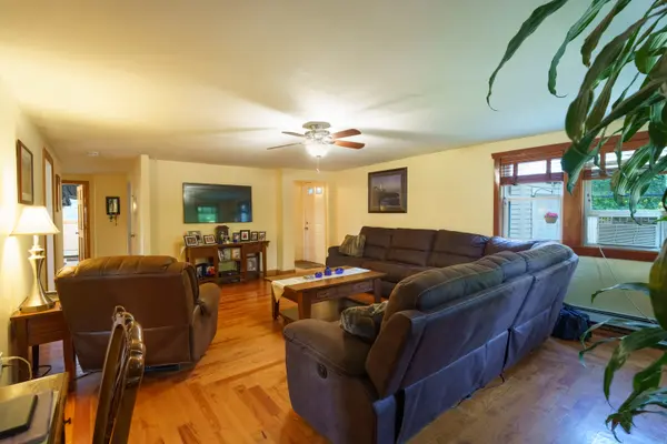 231 Old County Rd, Smithfield, RI 02917-3303