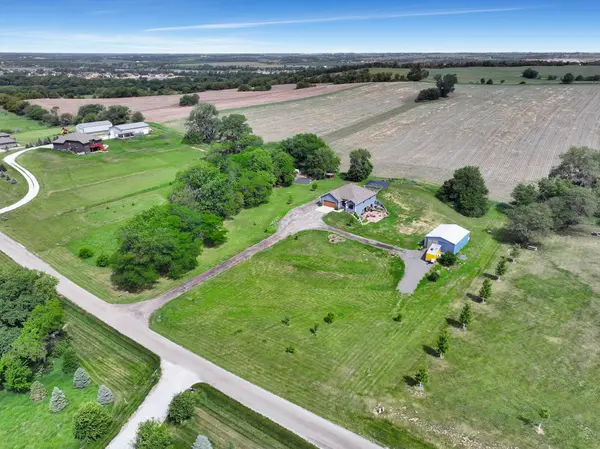 10424 Prairieridge Dr, Louisville, NE 68037-3547