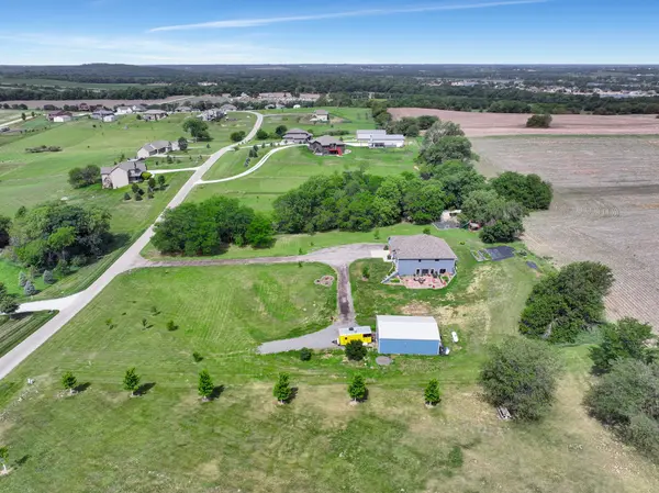 10424 Prairieridge Dr, Louisville, NE 68037-3547