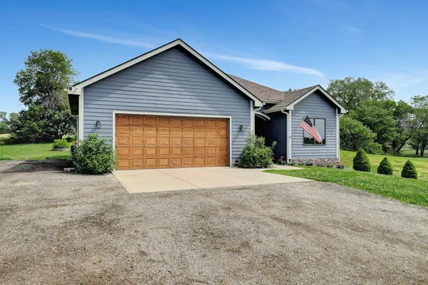10424 Prairieridge Dr, Louisville, NE 68037-3547