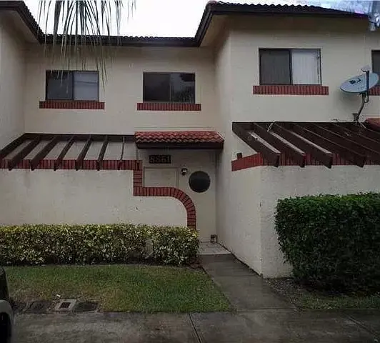 8861 NW 48th St, Sunrise, FL 33351-5375
