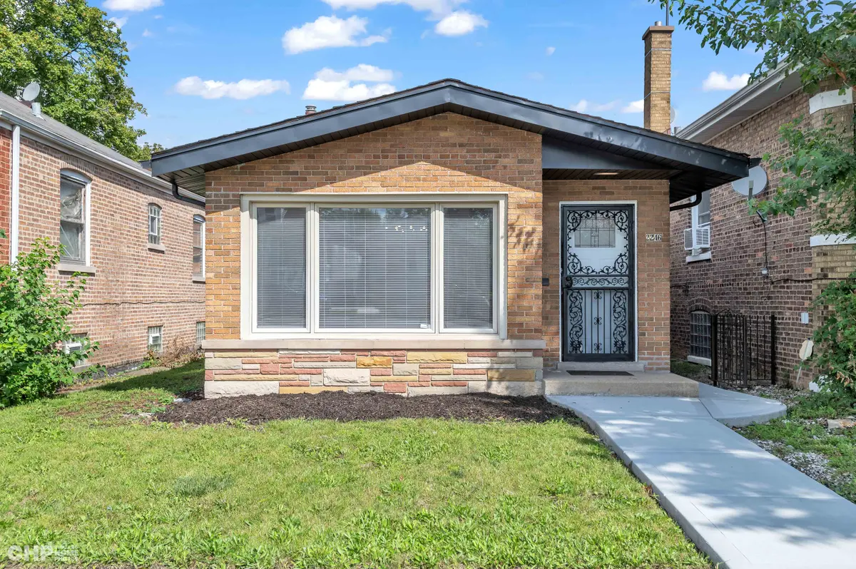 2246 W 71st St, Chicago, IL 60636-3646