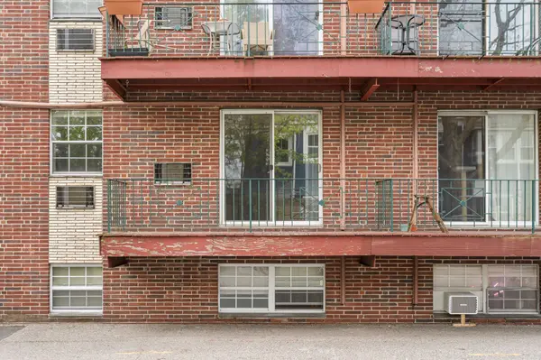 804 Centre St #104, Jamaica Plain, MA 02130-2709