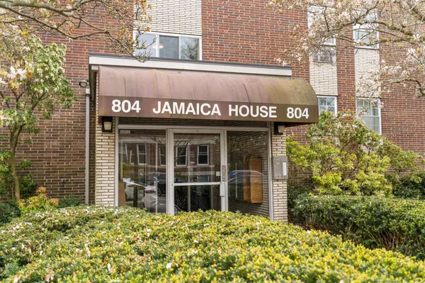 804 Centre St #104, Jamaica Plain, MA 02130-2709
