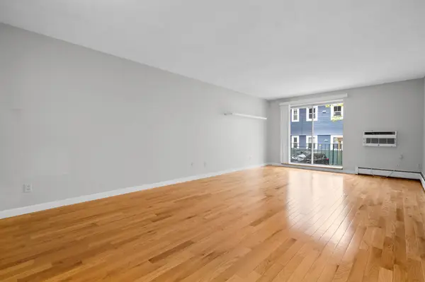 804 Centre St #104 Jamaica Plain, MA 02130-2709