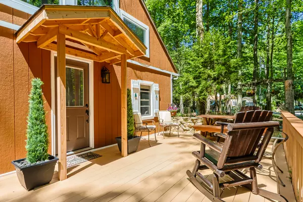 1116 Rhododendron Ln Pocono Summit, PA 18346-7800