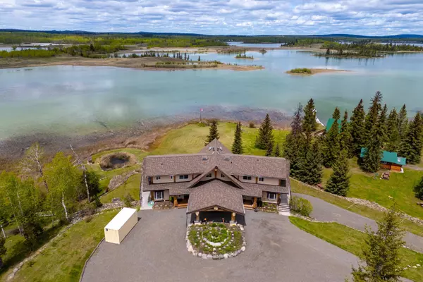 feature image of Discover Your Dream Retreat: A Luxurious Log Cabin on Green Lake