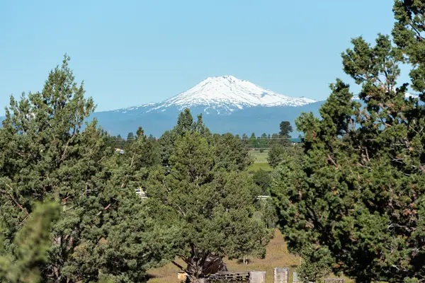 60935 Jennings Rd, Bend, OR 97702-9201