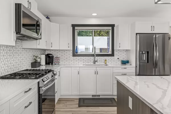 West Kelowna, Columbia V4T 1E3,3764 Glenway Road