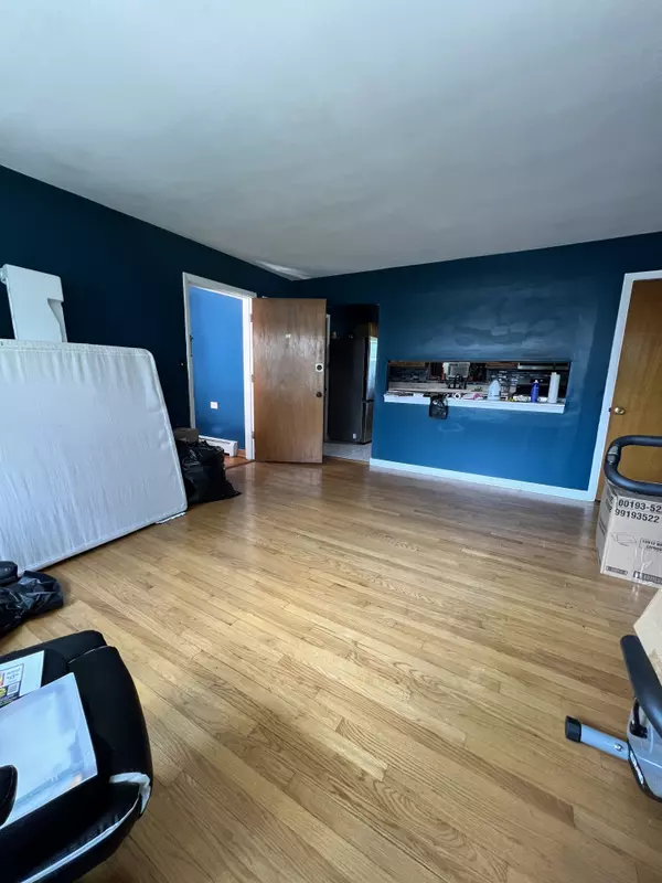 Broadview, IL 60155-3106,2006 S 13th Ave #2E