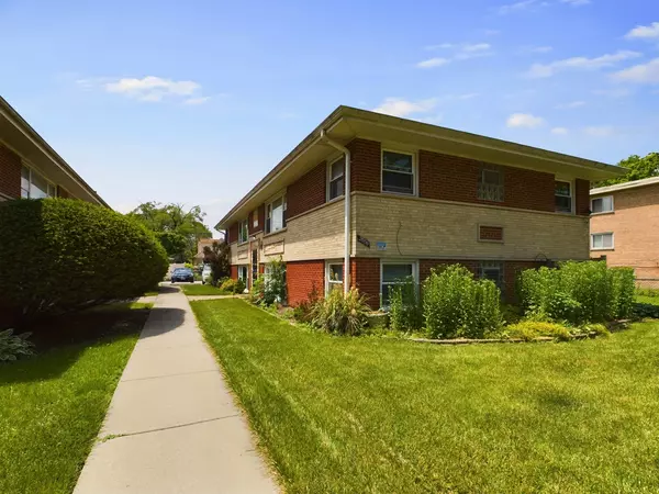 2006 S 13th Ave #2E, Broadview, IL 60155-3106