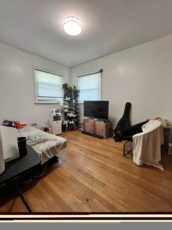 Broadview, IL 60155-3106,2006 S 13th Ave #2E