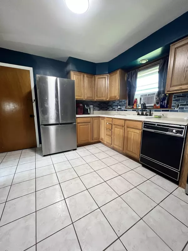 Broadview, IL 60155-3106,2006 S 13th Ave #2E