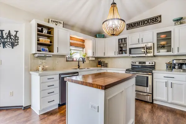 504 E Country Lane Dr Augusta, KS 67010-2511