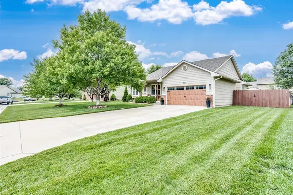 504 E Country Lane Dr Augusta, KS 67010-2511