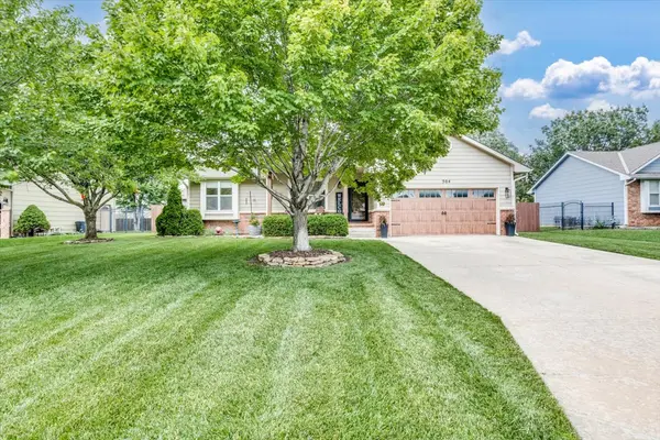 504 E Country Lane Dr Augusta, KS 67010-2511