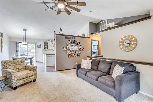 504 E Country Lane Dr Augusta, KS 67010-2511