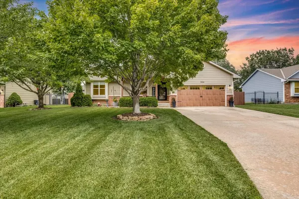 504 E Country Lane Dr, Augusta, KS 67010-2511