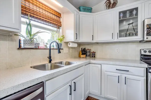 504 E Country Lane Dr Augusta, KS 67010-2511