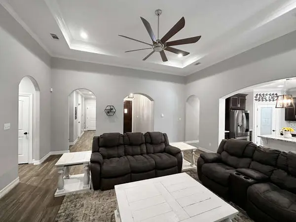 6175 Carrie Ln, Beaumont, TX 77713-4195