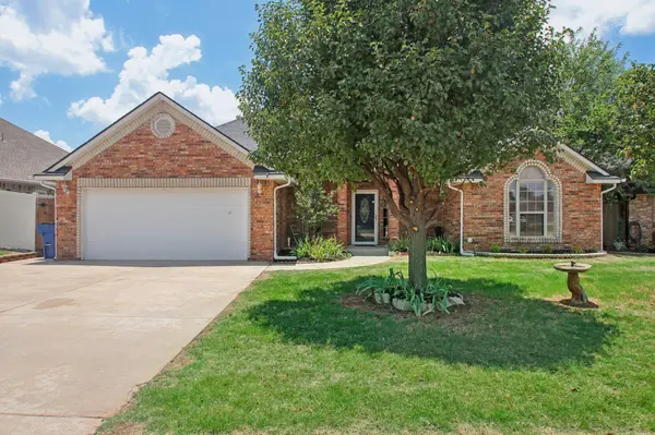 714 W Carson Dr, Mustang, OK 73064-3578