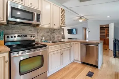140 Station St, Lehighton, PA 18235-6229