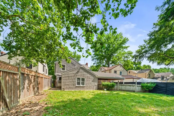 405 E 74th St, Kansas City, MO 64131-1632